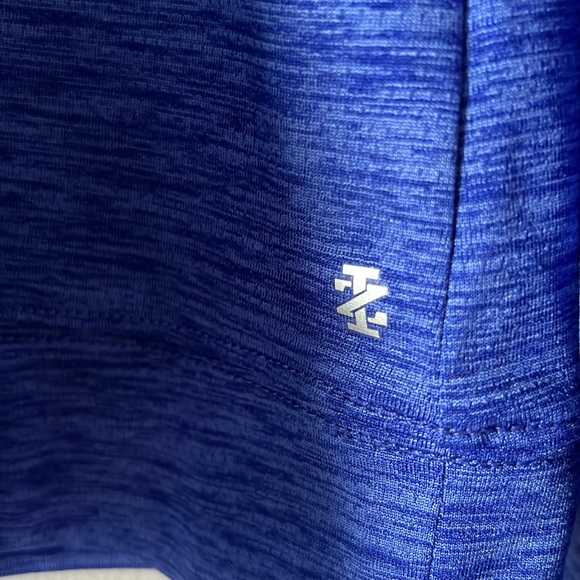 IZOD long sleeve running shirt with thumb holes and kangaroo pocket XL - Picture 2 of 8